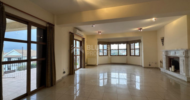 Detached five bedroom Villa with swimming pool for sale in Agios Athanasios-Limassol