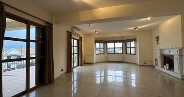 Detached five bedroom Villa with swimming pool for sale in Agios Athanasios-Limassol