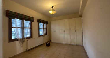 Detached five bedroom Villa with swimming pool for sale in Agios Athanasios-Limassol