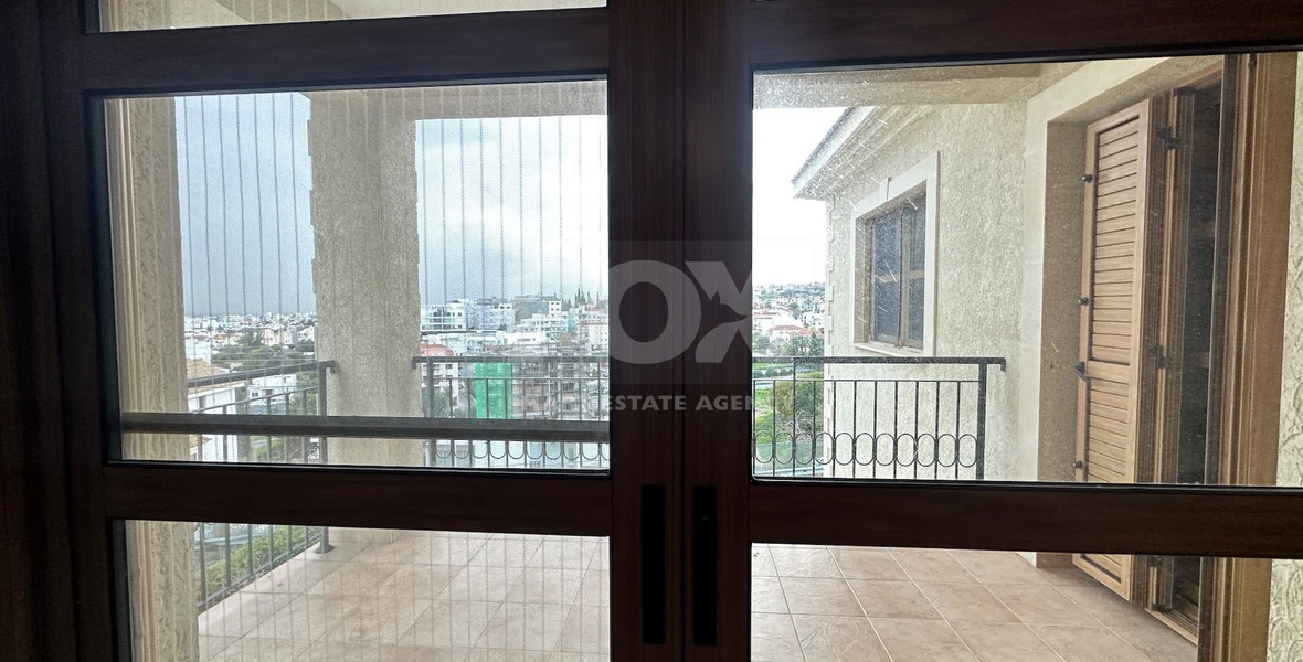 Detached five bedroom Villa with swimming pool for sale in Agios Athanasios-Limassol