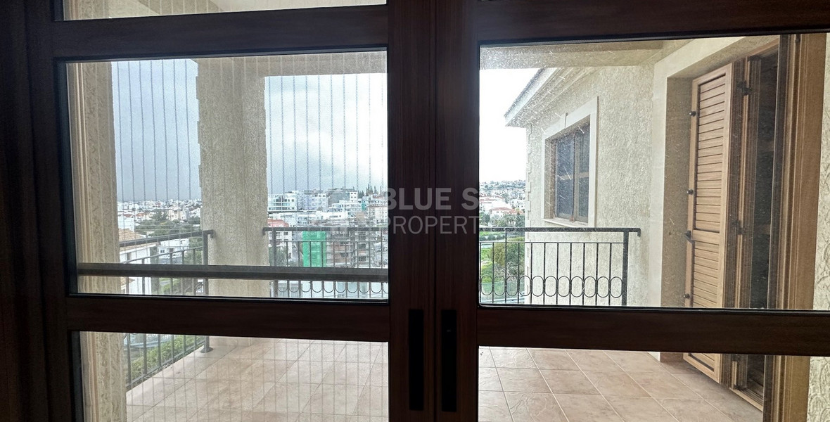 Detached five bedroom Villa with swimming pool for sale in Agios Athanasios-Limassol