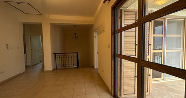 Detached five bedroom Villa with swimming pool for sale in Agios Athanasios-Limassol