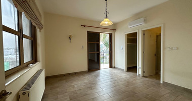 Detached five bedroom Villa with swimming pool for sale in Agios Athanasios-Limassol