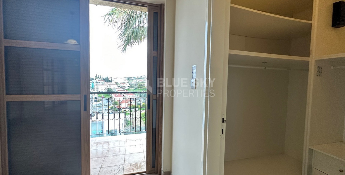 Detached five bedroom Villa with swimming pool for sale in Agios Athanasios-Limassol