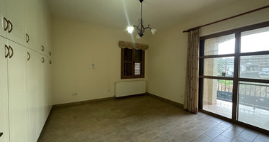 Detached five bedroom Villa with swimming pool for sale in Agios Athanasios-Limassol