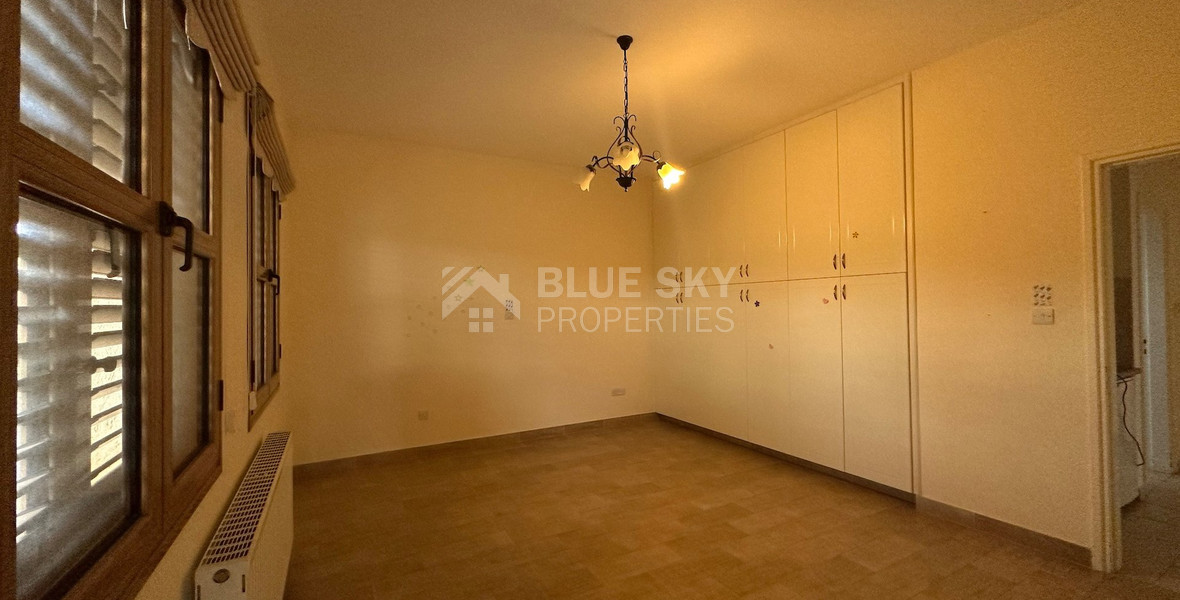 Detached five bedroom Villa with swimming pool for sale in Agios Athanasios-Limassol