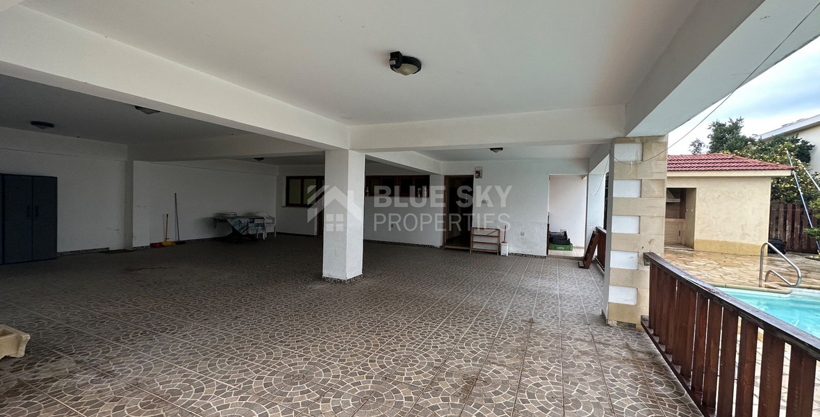 Detached five bedroom Villa with swimming pool for sale in Agios Athanasios-Limassol