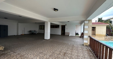 Detached five bedroom Villa with swimming pool for sale in Agios Athanasios-Limassol