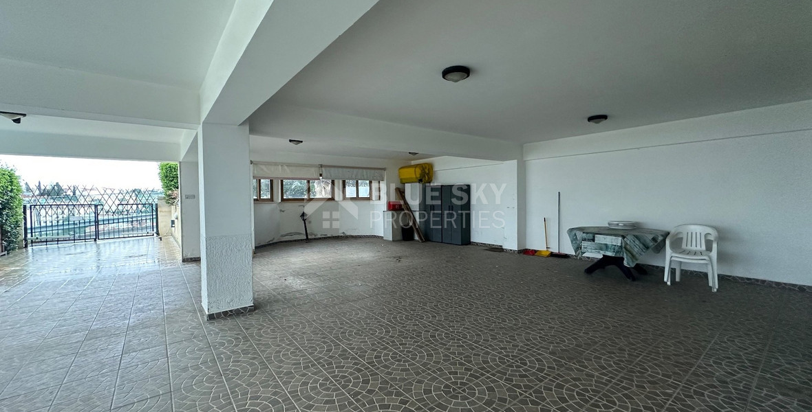 Detached five bedroom Villa with swimming pool for sale in Agios Athanasios-Limassol