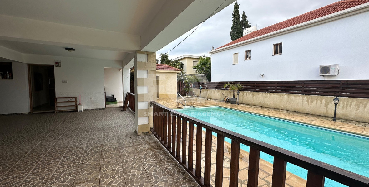 Detached five bedroom Villa with swimming pool for sale in Agios Athanasios-Limassol