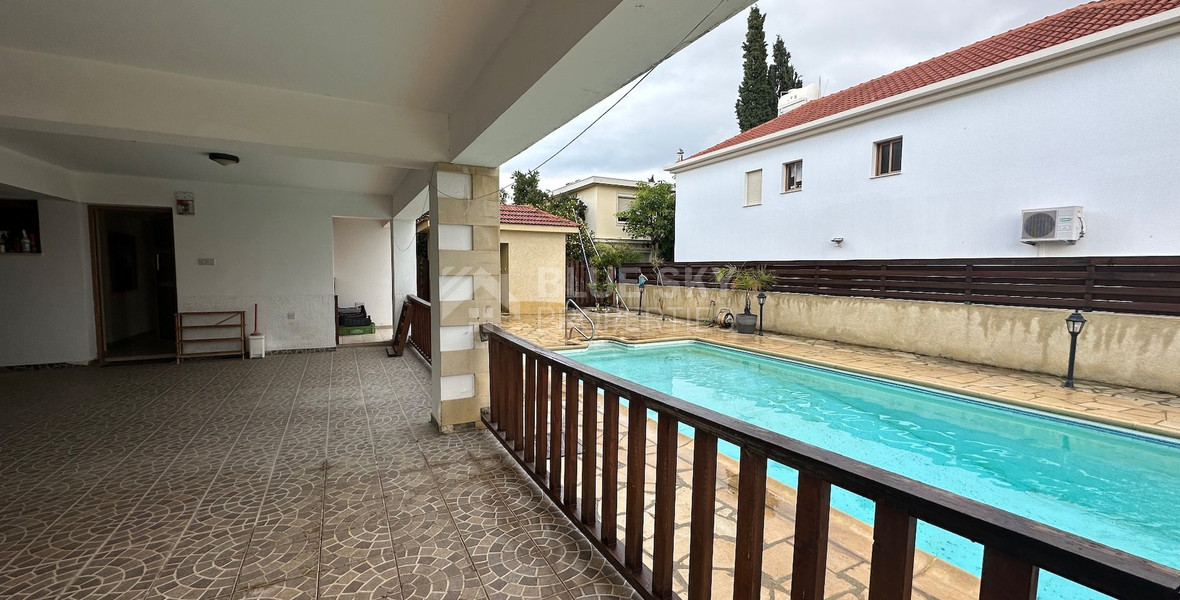 Detached five bedroom Villa with swimming pool for sale in Agios Athanasios-Limassol