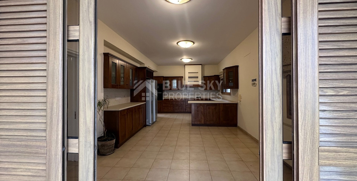 Detached five bedroom Villa with swimming pool for sale in Agios Athanasios-Limassol