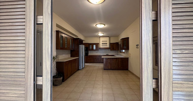 Detached five bedroom Villa with swimming pool for sale in Agios Athanasios-Limassol