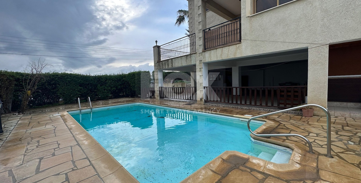 Detached five bedroom Villa with swimming pool for sale in Agios Athanasios-Limassol