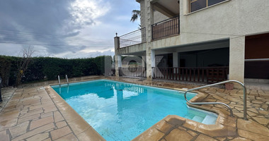 Detached five bedroom Villa with swimming pool for sale in Agios Athanasios-Limassol