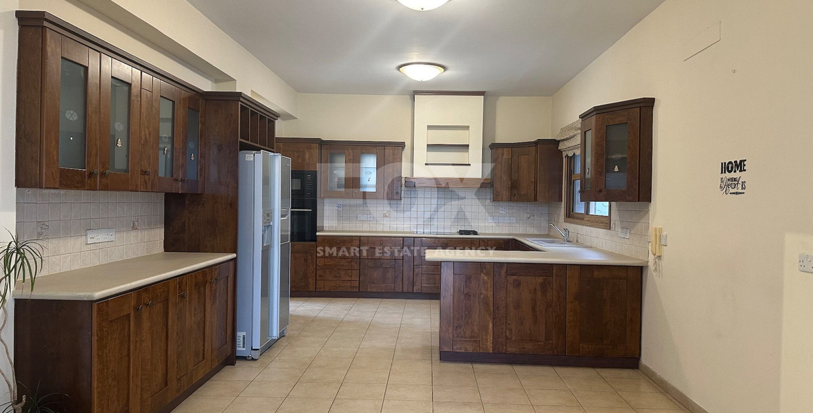 Detached five bedroom Villa with swimming pool for sale in Agios Athanasios-Limassol