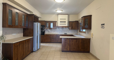Detached five bedroom Villa with swimming pool for sale in Agios Athanasios-Limassol