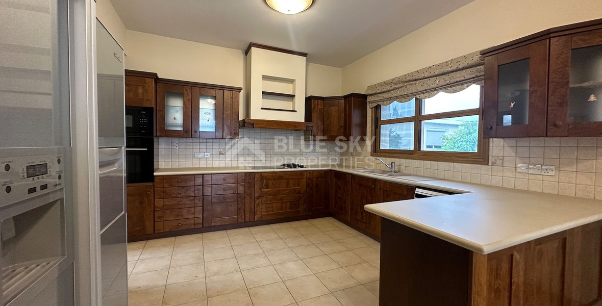 Detached five bedroom Villa with swimming pool for sale in Agios Athanasios-Limassol