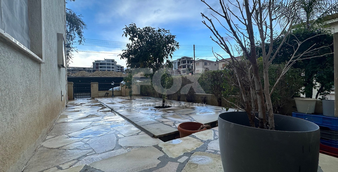 Detached five bedroom Villa with swimming pool for sale in Agios Athanasios-Limassol