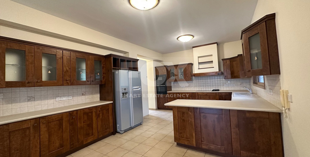 Detached five bedroom Villa with swimming pool for sale in Agios Athanasios-Limassol