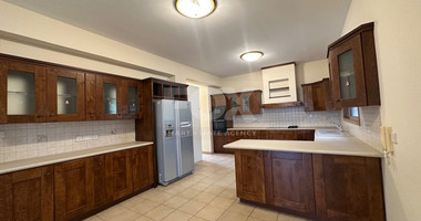 Detached five bedroom Villa with swimming pool for sale in Agios Athanasios-Limassol