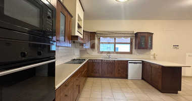 Detached five bedroom Villa with swimming pool for sale in Agios Athanasios-Limassol