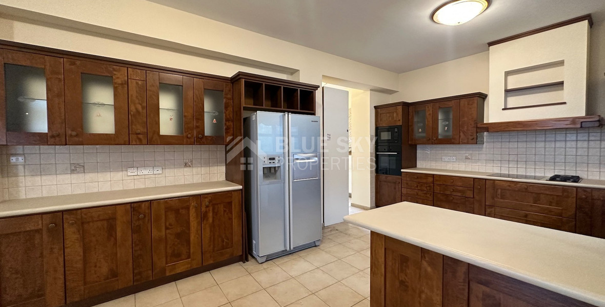 Detached five bedroom Villa with swimming pool for sale in Agios Athanasios-Limassol