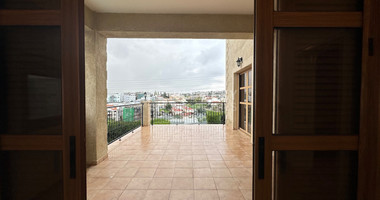 Detached five bedroom Villa with swimming pool for sale in Agios Athanasios-Limassol