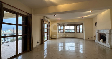 Detached five bedroom Villa with swimming pool for rent in Agios Athanasios