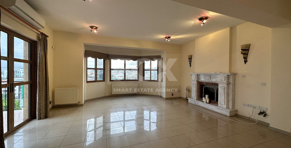 Detached five bedroom Villa with swimming pool for rent in Agios Athanasios