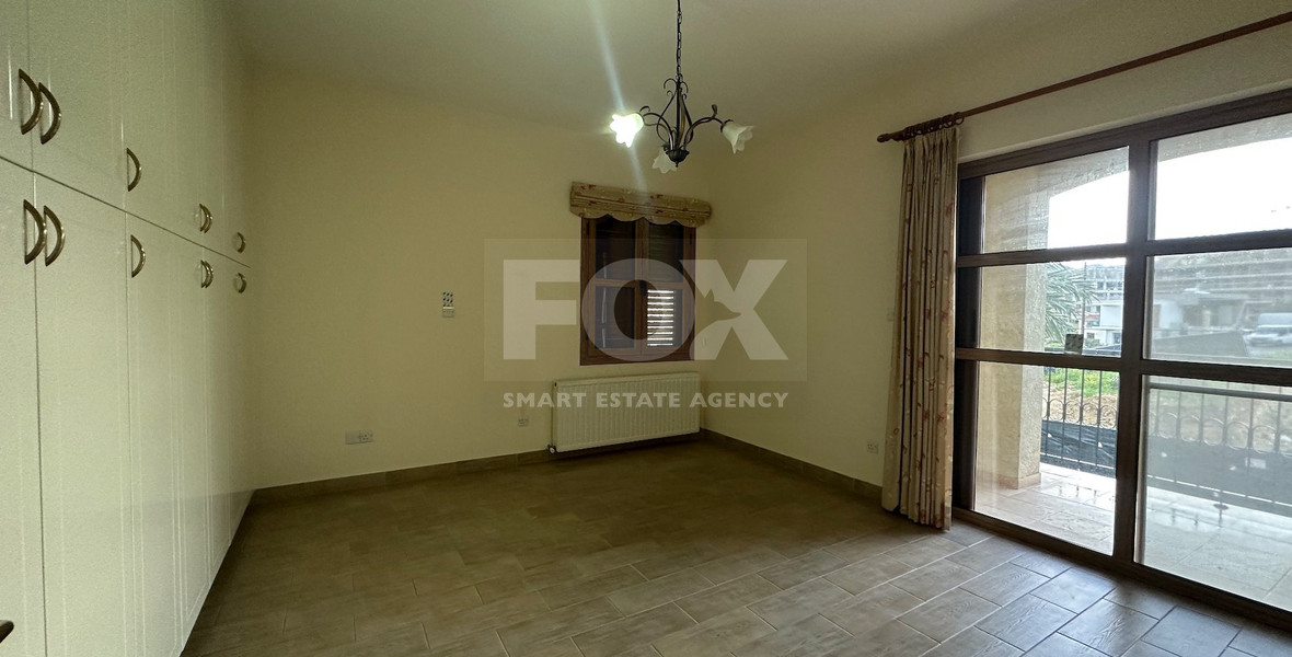 Detached five bedroom Villa with swimming pool for rent in Agios Athanasios