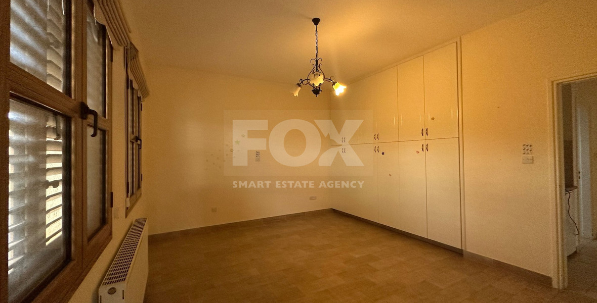 Detached five bedroom Villa with swimming pool for rent in Agios Athanasios