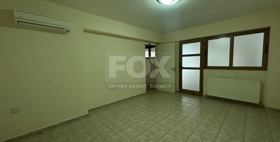 Detached five bedroom Villa with swimming pool for rent in Agios Athanasios