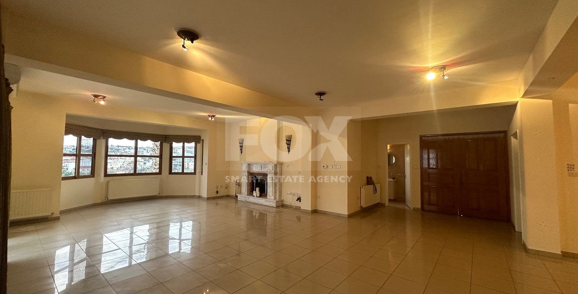 Detached five bedroom Villa with swimming pool for rent in Agios Athanasios