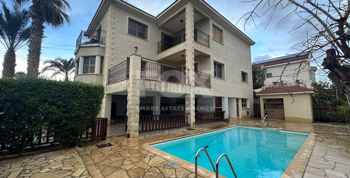 Detached five bedroom Villa with swimming pool for rent in Agios Athanasios