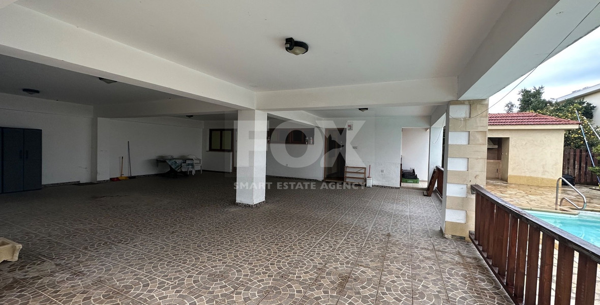 Detached five bedroom Villa with swimming pool for rent in Agios Athanasios