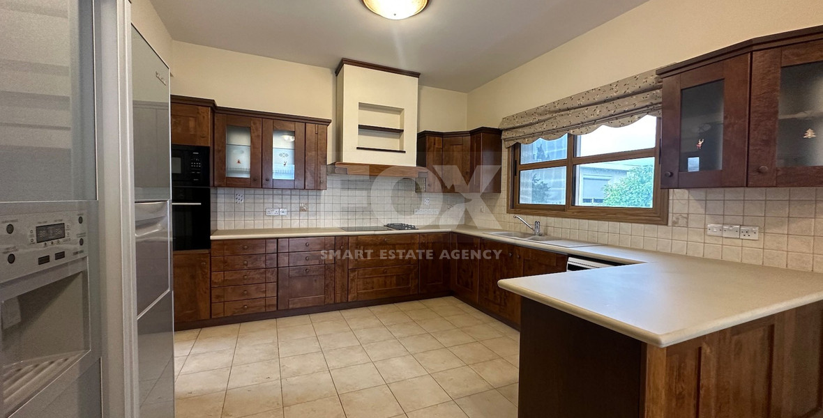 Detached five bedroom Villa with swimming pool for rent in Agios Athanasios