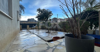 Detached five bedroom Villa with swimming pool for rent in Agios Athanasios