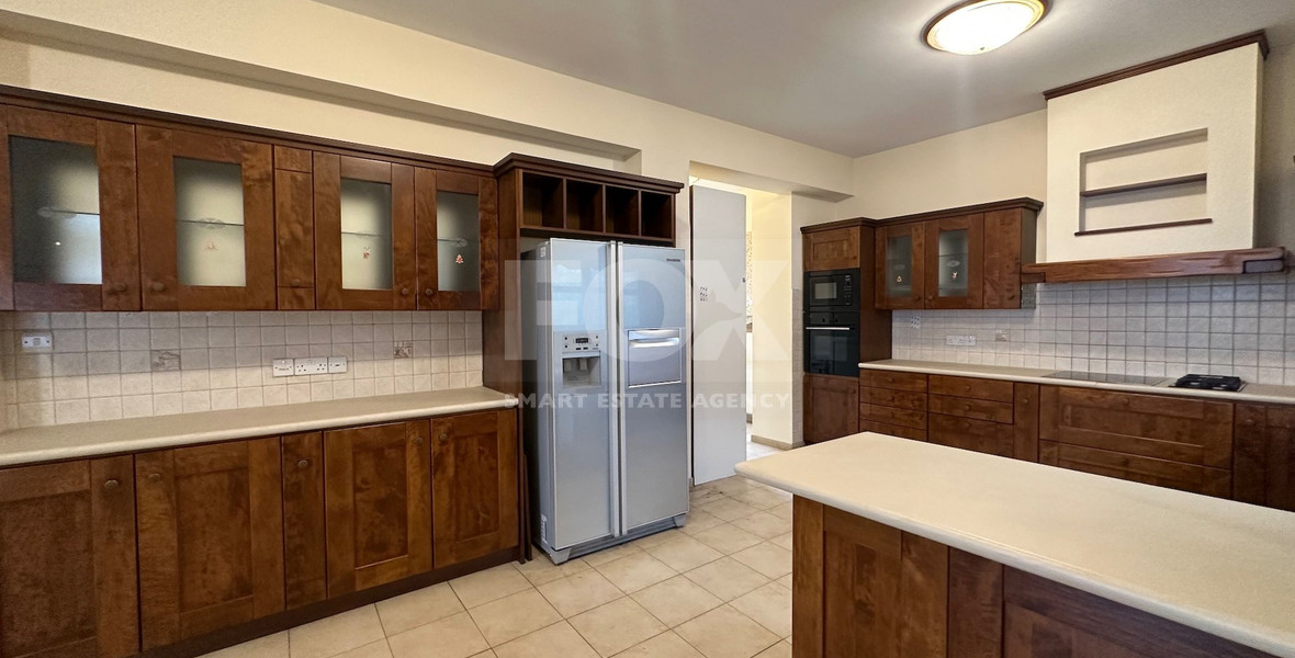 Detached five bedroom Villa with swimming pool for rent in Agios Athanasios