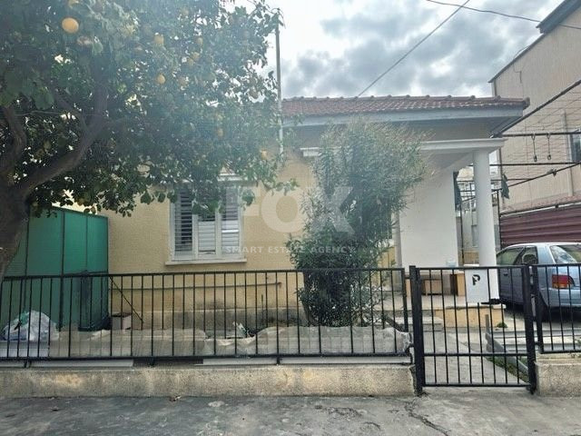 PLOT TO BUILD AN APARTMENT BUILDING - FOR SALE WITH HOUSE ON THE CENTRALLY LOCATED AGIOS NIKOLAOS