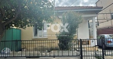 PLOT TO BUILD AN APARTMENT BUILDING - FOR SALE WITH HOUSE ON THE CENTRALLY LOCATED AGIOS NIKOLAOS