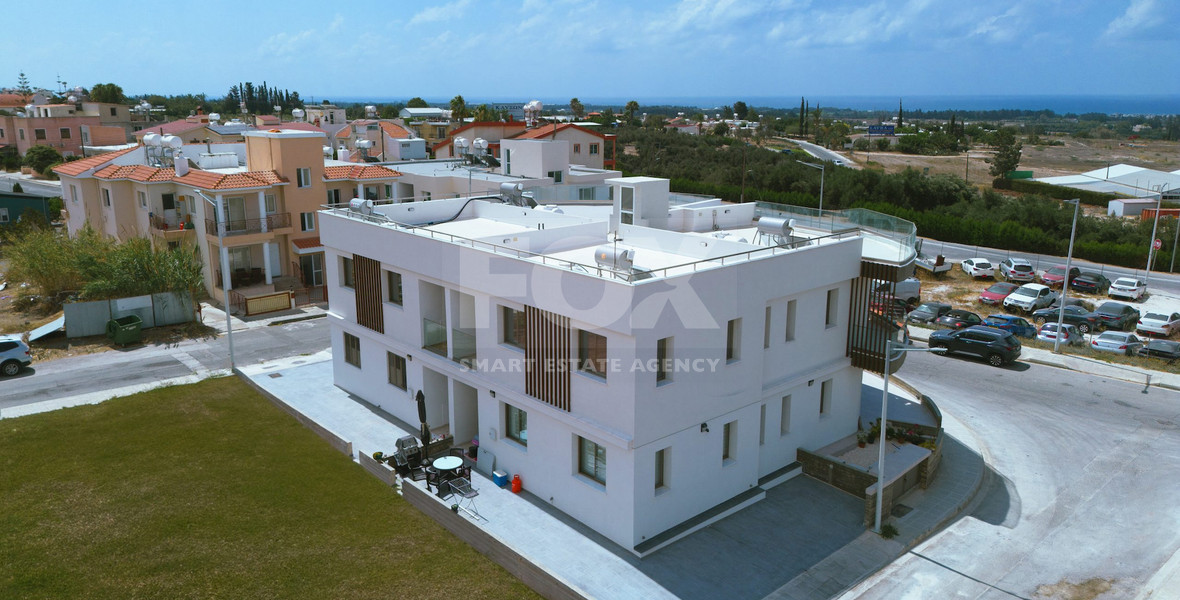 Three bedroom apartment for sale  in Geroskipou with roof garden