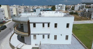 Three bedroom apartment for sale  in Geroskipou with roof garden