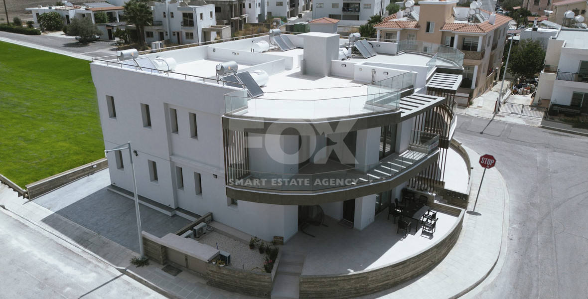 Three bedroom apartment for sale  in Geroskipou with roof garden