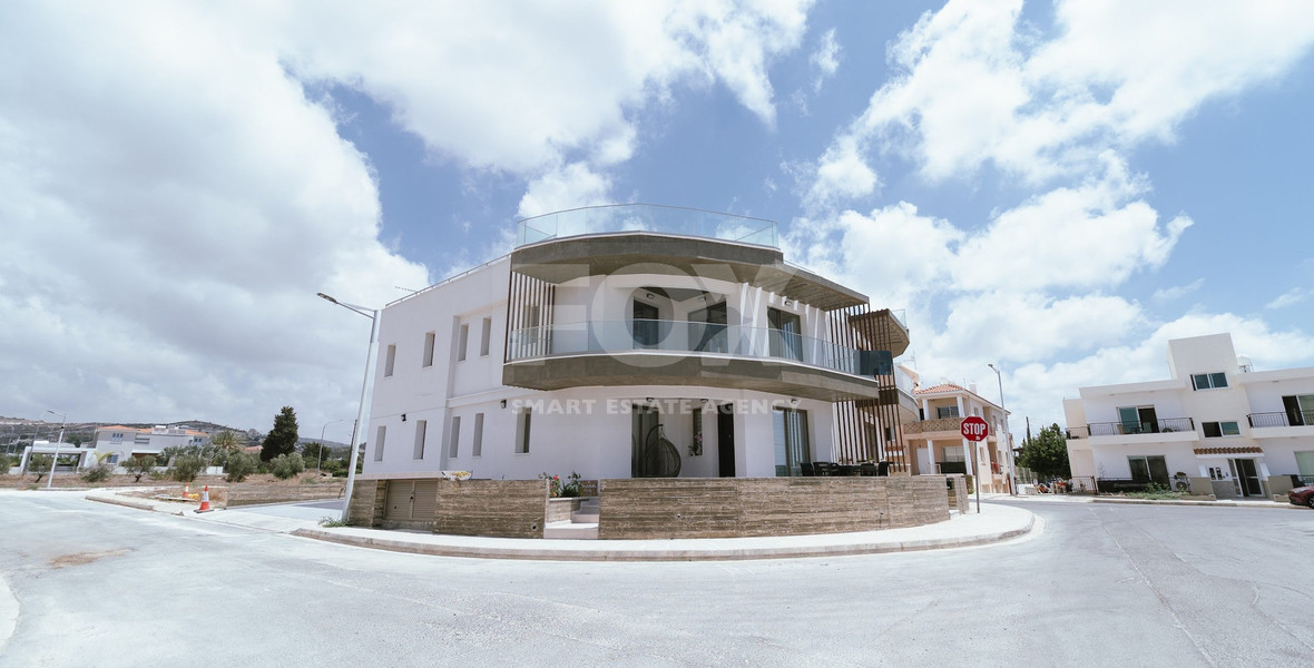 Three bedroom apartment for sale  in Geroskipou with roof garden