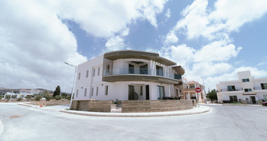 Three bedroom apartment for sale  in Geroskipou with roof garden