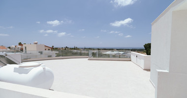 Three bedroom apartment for sale  in Geroskipou with roof garden