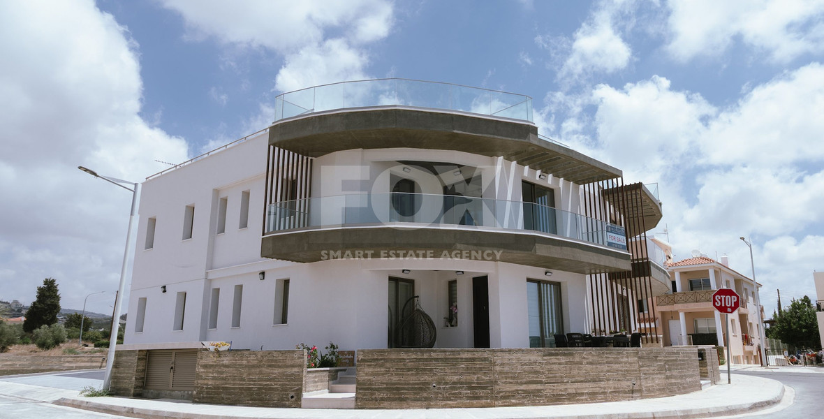 Three bedroom apartment for sale  in Geroskipou with roof garden