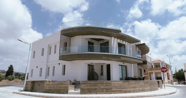 Three bedroom apartment for sale  in Geroskipou with roof garden