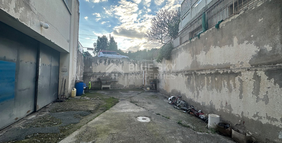 Old Building on a large plot in Agios Nikolaos